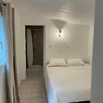 Deux Mini Distancees 10 Metres Pour 6 Personnes Villa