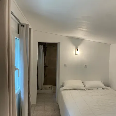 Petite T1 Florent Corse Sur Magnifique Terrain Arboré 5 Minutes Des Plages Et Du Port De Plaisance Villa *