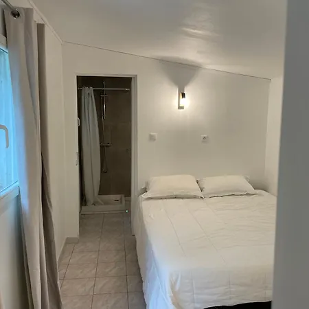 Petite T1 Florent Corse Sur Magnifique Terrain Arboré 5 Minutes Des Plages Et Du Port De Plaisance Villa