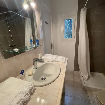 Villa Petite T1 Florent Corse Sur Magnifique Terrain Arboré 5 Minutes Des Plages Et Du Port De Plaisance Saint-Florent (Corsica)